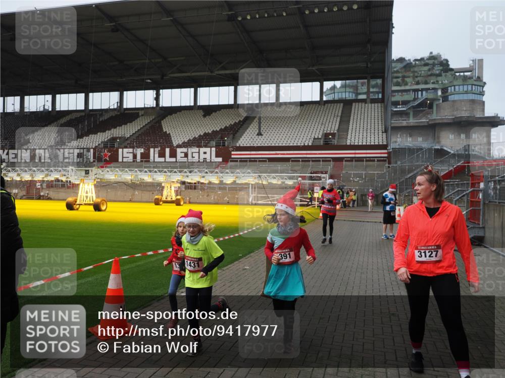 07.12.2025 - St. Pauli X-Mass-Run No. 15 Fabian Wolf http://msf.ph/oto/9417977 07.12.2025 11:22:33 Ziel 520, 1349, 1391, 1431, 2550, 2557, 2812, 2985, 3127 meine-sportfotos.de