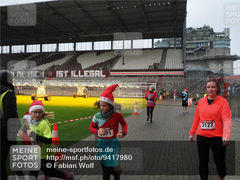 07.12.2025 - St. Pauli X-Mass-Run No. 15 Fabian Wolf http://msf.ph/oto/9417980 07.12.2025 11:22:34 Ziel 520, 1018, 1349, 1391, 1431, 2550, 2557, 2812, 2985, 3127 meine-sportfotos.de