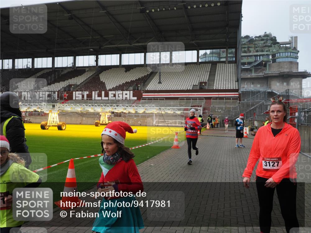 07.12.2025 - St. Pauli X-Mass-Run No. 15 Fabian Wolf http://msf.ph/oto/9417981 07.12.2025 11:22:34 Ziel 520, 1018, 1349, 1391, 1431, 2550, 2557, 2812, 2985, 3127 meine-sportfotos.de
