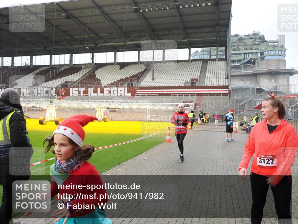 07.12.2025 - St. Pauli X-Mass-Run No. 15 Fabian Wolf http://msf.ph/oto/9417982 07.12.2025 11:22:34 Ziel 520, 1018, 1349, 1391, 1431, 2550, 2557, 2812, 2985, 3127 meine-sportfotos.de
