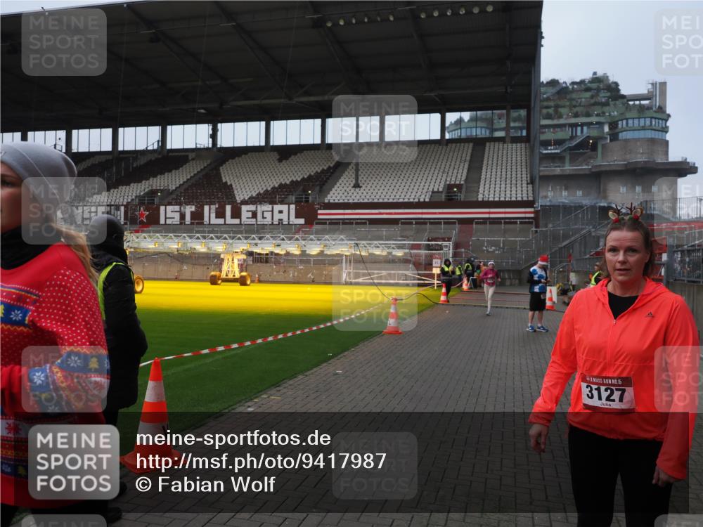 07.12.2025 - St. Pauli X-Mass-Run No. 15 Fabian Wolf http://msf.ph/oto/9417987 07.12.2025 11:22:36 Ziel 520, 1018, 1349, 1391, 1431, 2550, 2557, 2985, 3127 meine-sportfotos.de