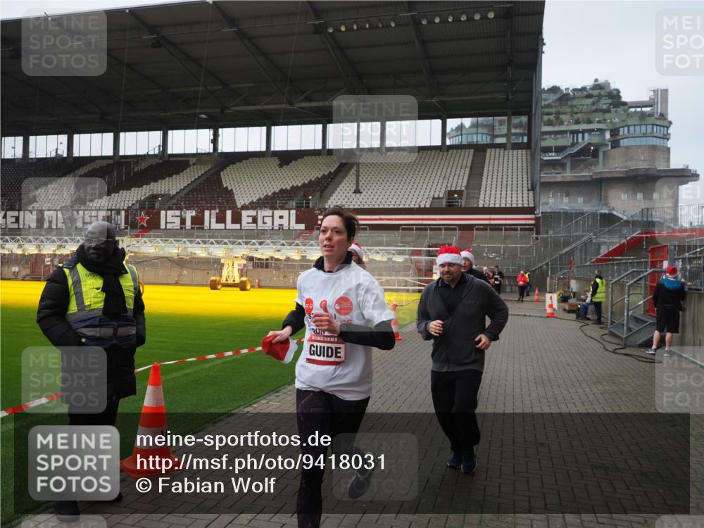 07.12.2025 - St. Pauli X-Mass-Run No. 15 Fabian Wolf http://msf.ph/oto/9418031 07.12.2025 11:23:09 Ziel 21, 69, 2023, 2373, 4249, 4824 meine-sportfotos.de
