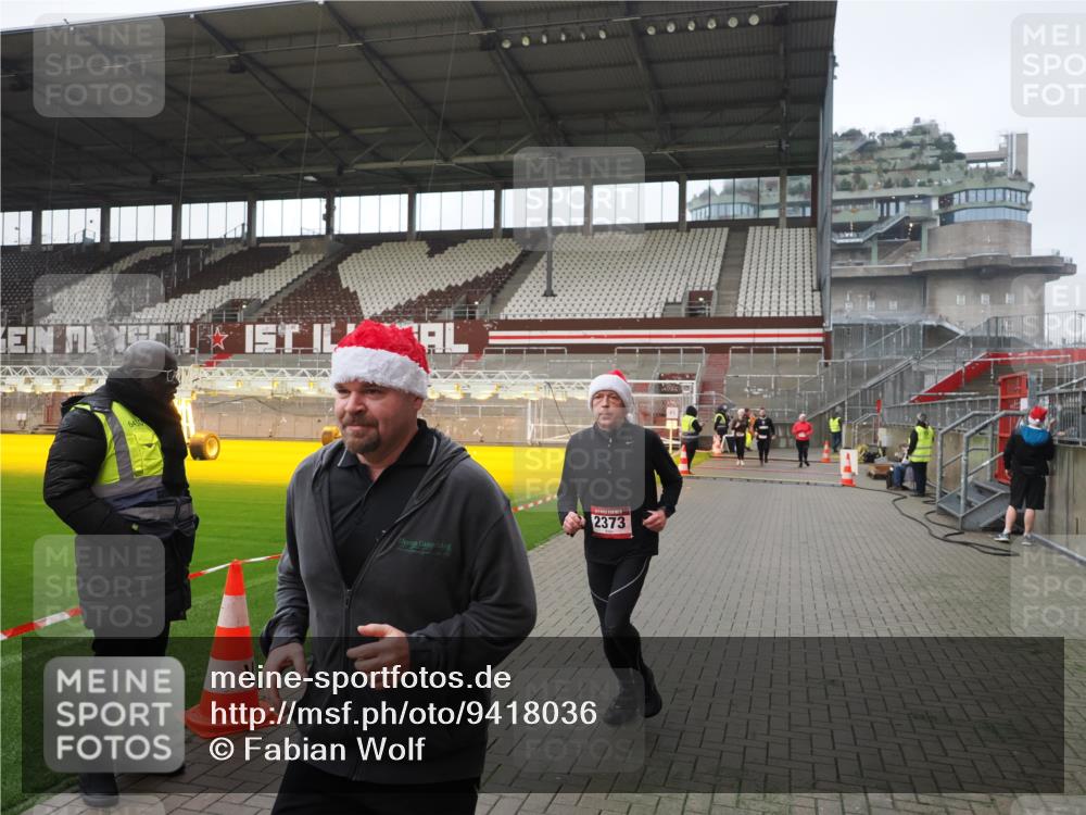 07.12.2025 - St. Pauli X-Mass-Run No. 15 Fabian Wolf http://msf.ph/oto/9418036 07.12.2025 11:23:10 Ziel 21, 69, 1141, 2023, 2373, 2821, 2823, 4249, 4824 meine-sportfotos.de