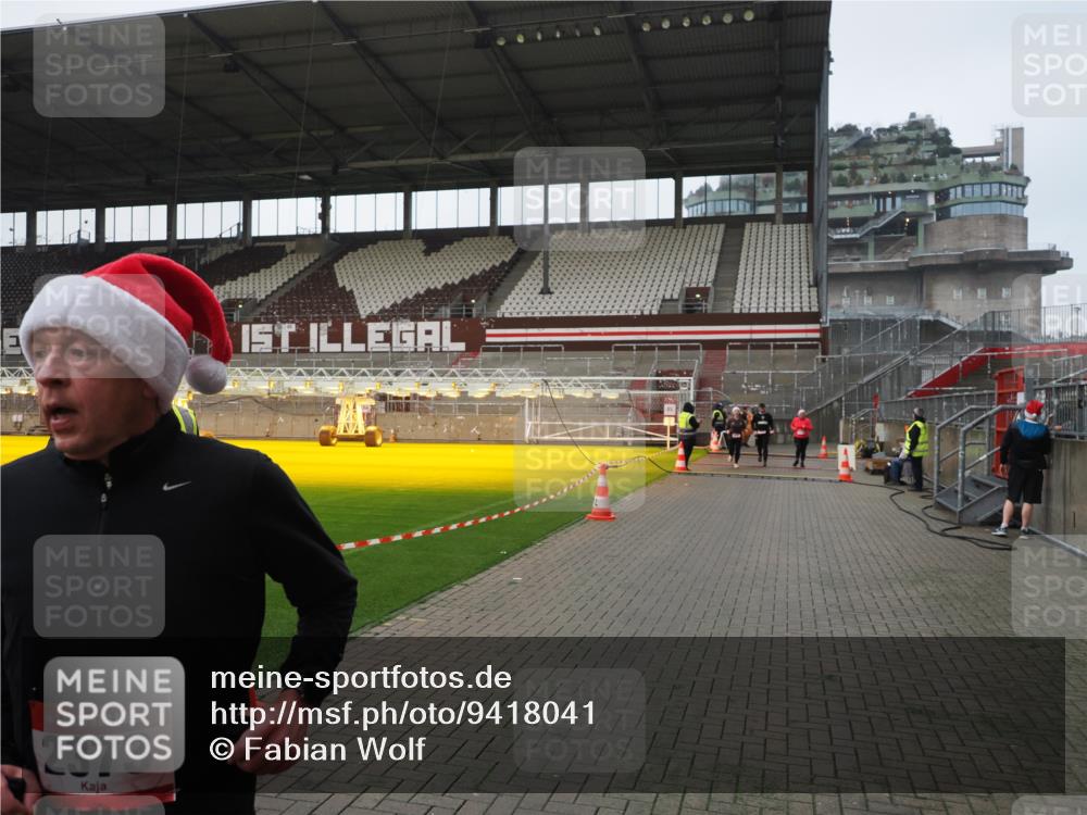 07.12.2025 - St. Pauli X-Mass-Run No. 15 Fabian Wolf http://msf.ph/oto/9418041 07.12.2025 11:23:11 Ziel 21, 69, 1141, 2023, 2373, 2821, 2823, 4249, 4824 meine-sportfotos.de