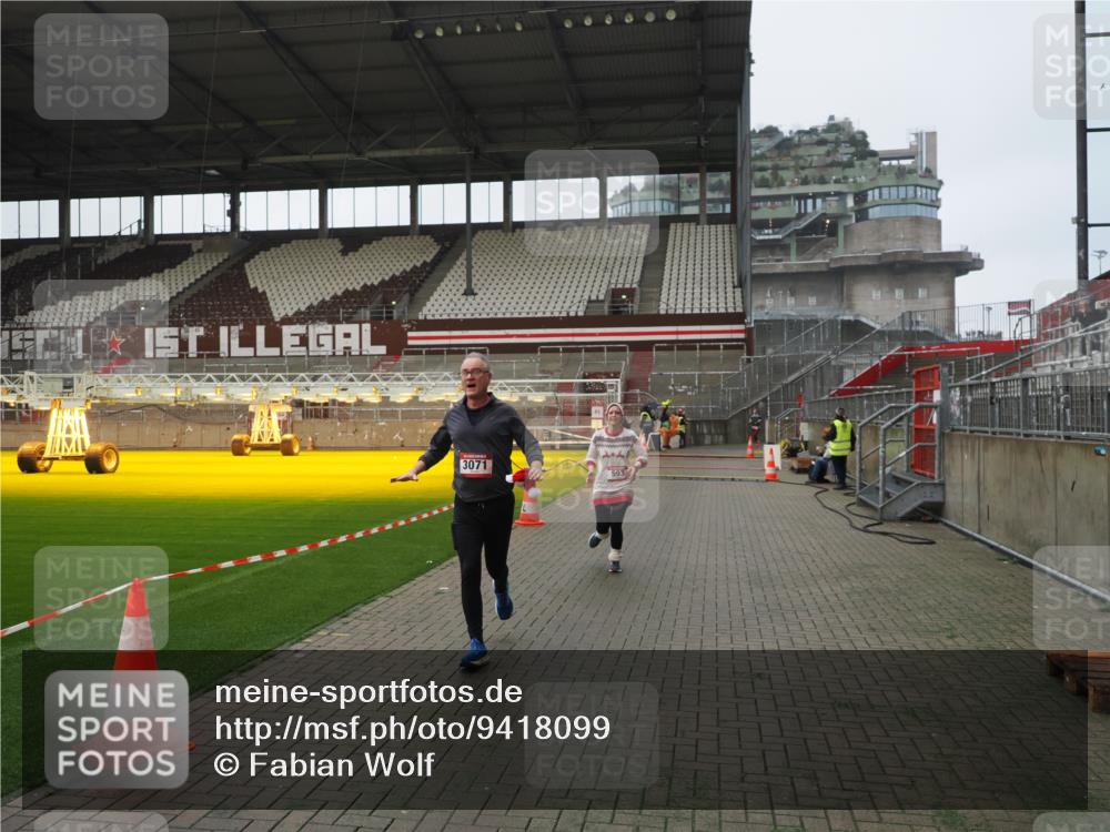 07.12.2025 - St. Pauli X-Mass-Run No. 15 Fabian Wolf http://msf.ph/oto/9418099 07.12.2025 11:23:48 Ziel 593, 2387, 2389, 2409, 3071, 3190, 3191 meine-sportfotos.de