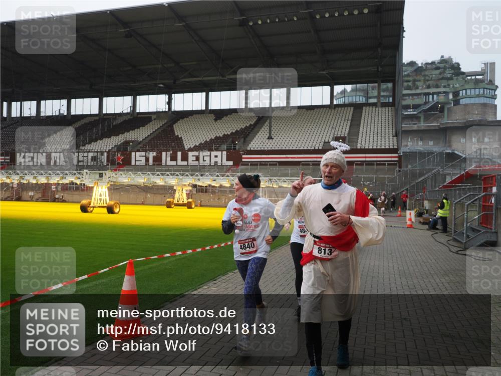 07.12.2025 - St. Pauli X-Mass-Run No. 15 Fabian Wolf http://msf.ph/oto/9418133 07.12.2025 11:24:08 Ziel 813, 2814, 3361, 4840, 4841 meine-sportfotos.de