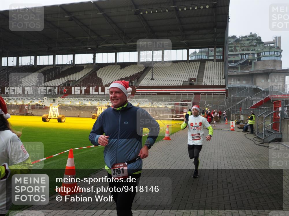 07.12.2025 - St. Pauli X-Mass-Run No. 15 Fabian Wolf http://msf.ph/oto/9418146 07.12.2025 11:24:11 Ziel 813, 2386, 2388, 2814, 3361, 4840, 4841 meine-sportfotos.de