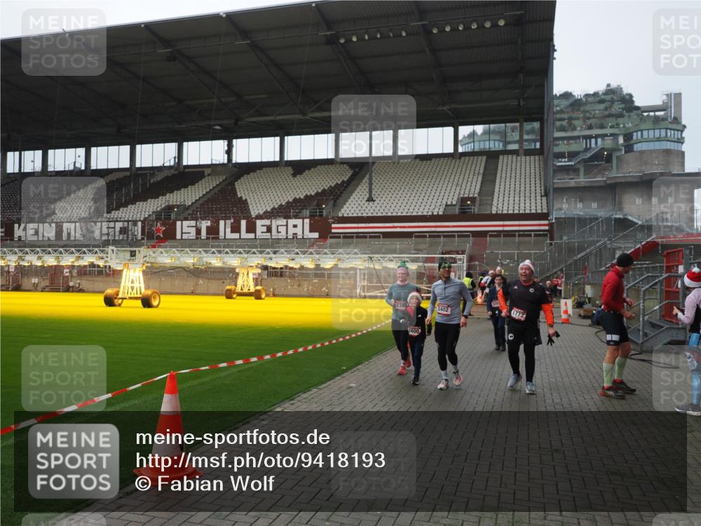 07.12.2025 - St. Pauli X-Mass-Run No. 15 Fabian Wolf http://msf.ph/oto/9418193 07.12.2025 11:24:31 Ziel 672, 1320, 1773, 2399, 2400, 2402, 2448, 2480, 2605, 2606, 2852, 2875, 2881, 3092, 3194 meine-sportfotos.de