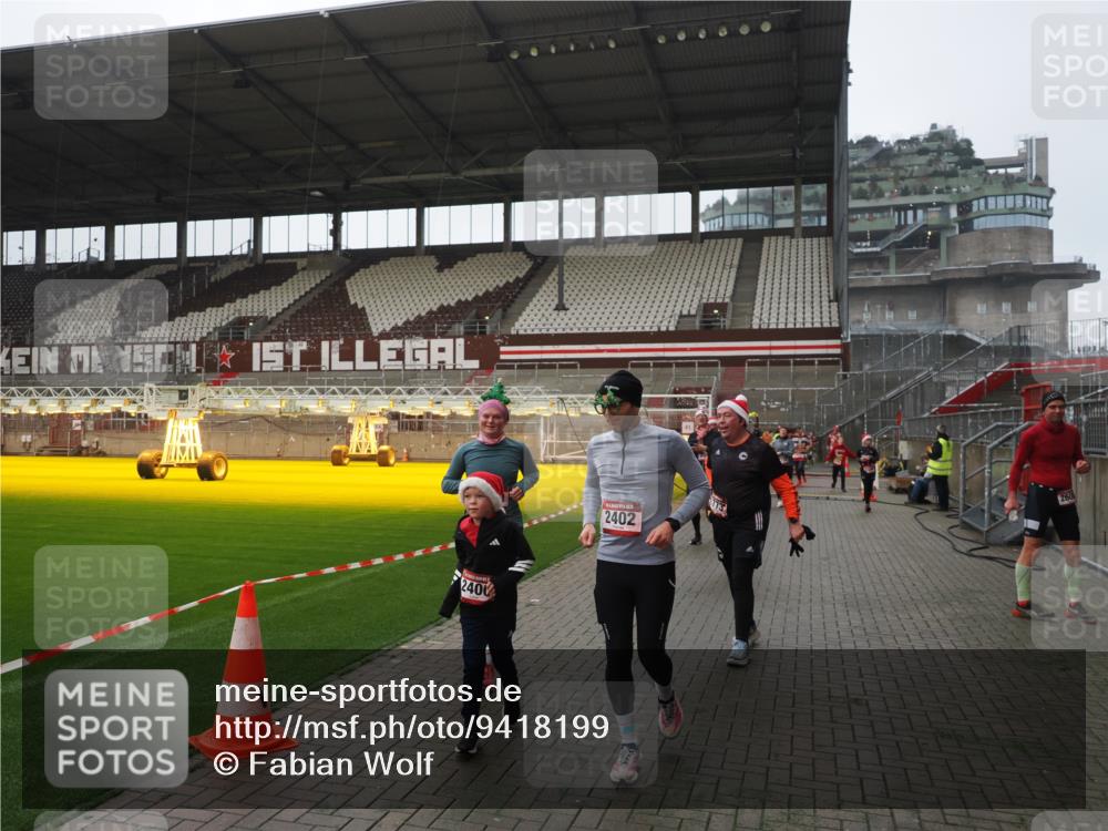 07.12.2025 - St. Pauli X-Mass-Run No. 15 Fabian Wolf http://msf.ph/oto/9418199 07.12.2025 11:24:34 Ziel 672, 1320, 1752, 1773, 2399, 2400, 2402, 2448, 2480, 2605, 2606, 2852, 3092, 3194 meine-sportfotos.de