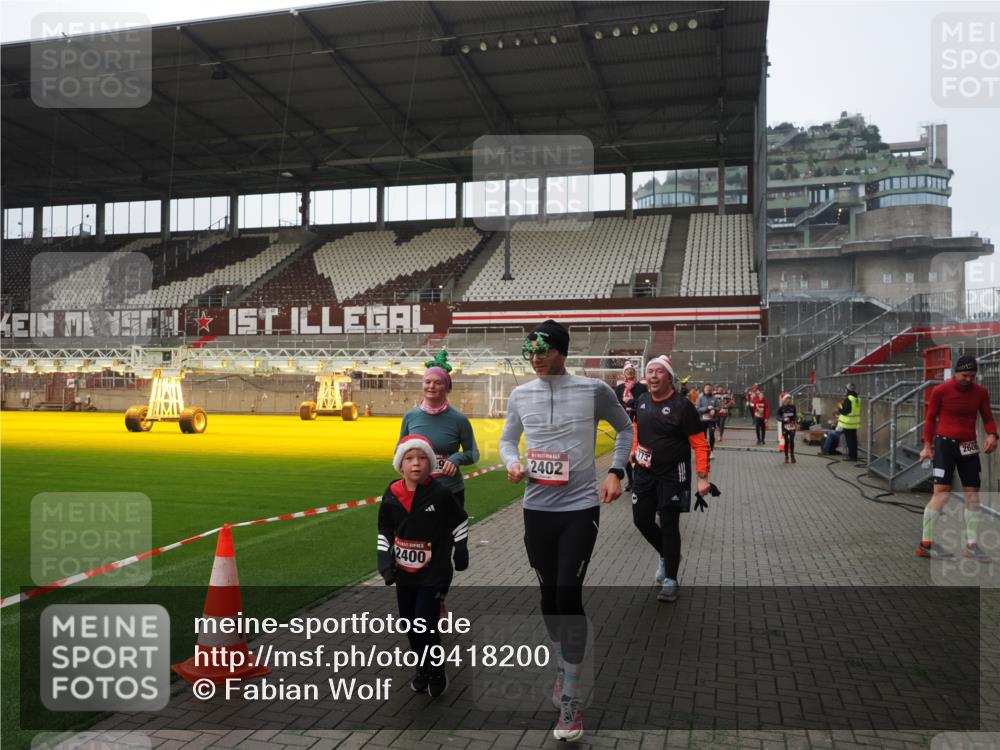 07.12.2025 - St. Pauli X-Mass-Run No. 15 Fabian Wolf http://msf.ph/oto/9418200 07.12.2025 11:24:34 Ziel 672, 1320, 1752, 1773, 2399, 2400, 2402, 2448, 2480, 2605, 2606, 2852, 3092, 3194 meine-sportfotos.de