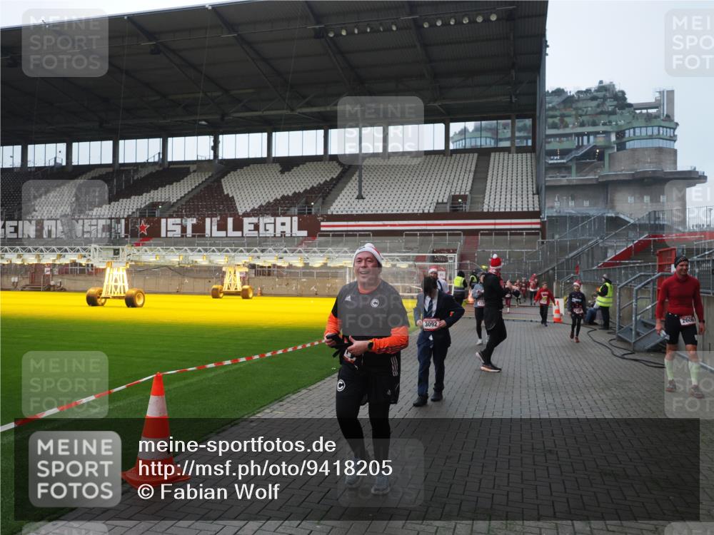 07.12.2025 - St. Pauli X-Mass-Run No. 15 Fabian Wolf http://msf.ph/oto/9418205 07.12.2025 11:24:36 Ziel 1320, 1346, 1752, 1773, 2399, 2400, 2402, 2448, 2480, 2852, 3092, 3194 meine-sportfotos.de