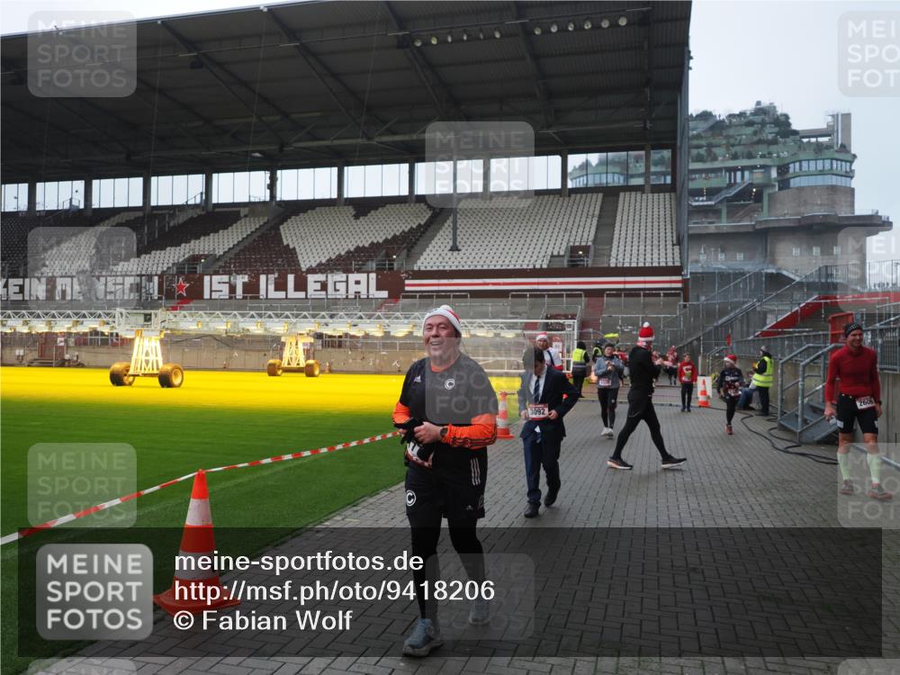 07.12.2025 - St. Pauli X-Mass-Run No. 15 Fabian Wolf http://msf.ph/oto/9418206 07.12.2025 11:24:36 Ziel 1320, 1346, 1752, 1773, 2399, 2400, 2402, 2448, 2480, 2852, 3092, 3194 meine-sportfotos.de