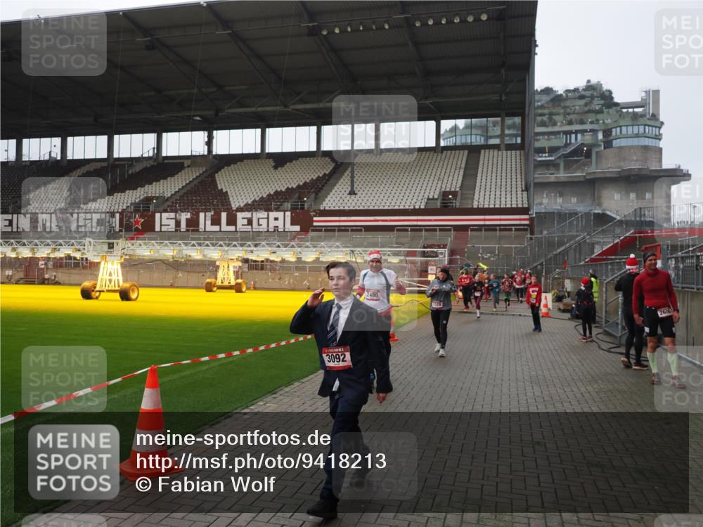 07.12.2025 - St. Pauli X-Mass-Run No. 15 Fabian Wolf http://msf.ph/oto/9418213 07.12.2025 11:24:38 Ziel 1320, 1346, 1752, 1773, 2399, 2400, 2402, 2448, 2480, 2852, 2859, 2869, 3092, 3193, 3194, 3195 meine-sportfotos.de