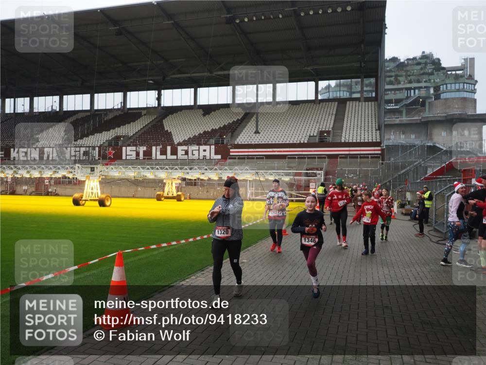 07.12.2025 - St. Pauli X-Mass-Run No. 15 Fabian Wolf http://msf.ph/oto/9418233 07.12.2025 11:24:43 Ziel 705, 1320, 1346, 1384, 1427, 1752, 2448, 2480, 2852, 2859, 2869, 3092, 3193, 3194, 3195, 3306, 4632 meine-sportfotos.de