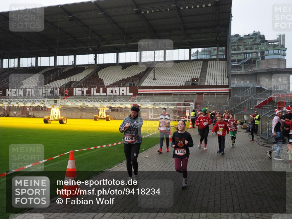 07.12.2025 - St. Pauli X-Mass-Run No. 15 Fabian Wolf http://msf.ph/oto/9418234 07.12.2025 11:24:43 Ziel 705, 1320, 1346, 1384, 1427, 1752, 2448, 2480, 2852, 2859, 2869, 3092, 3193, 3194, 3195, 3306, 4632 meine-sportfotos.de