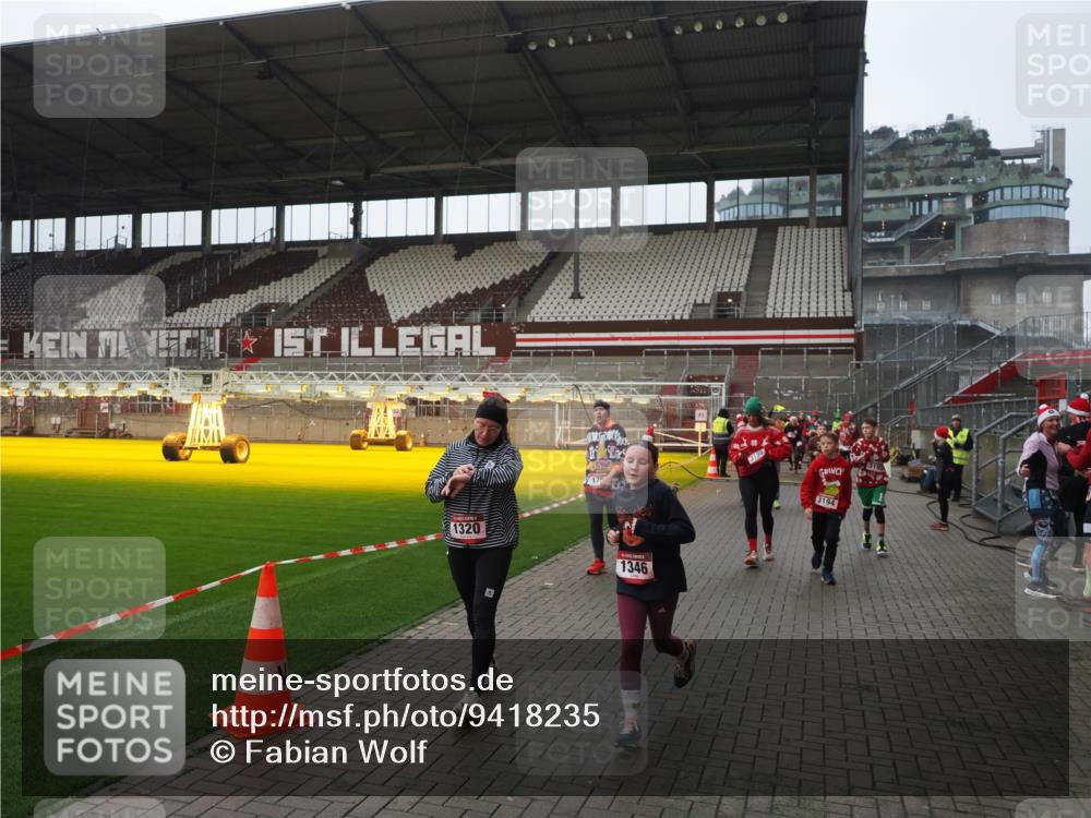 07.12.2025 - St. Pauli X-Mass-Run No. 15 Fabian Wolf http://msf.ph/oto/9418235 07.12.2025 11:24:43 Ziel 705, 1320, 1346, 1384, 1427, 1752, 2448, 2480, 2852, 2859, 2869, 3092, 3193, 3194, 3195, 3306, 4632 meine-sportfotos.de