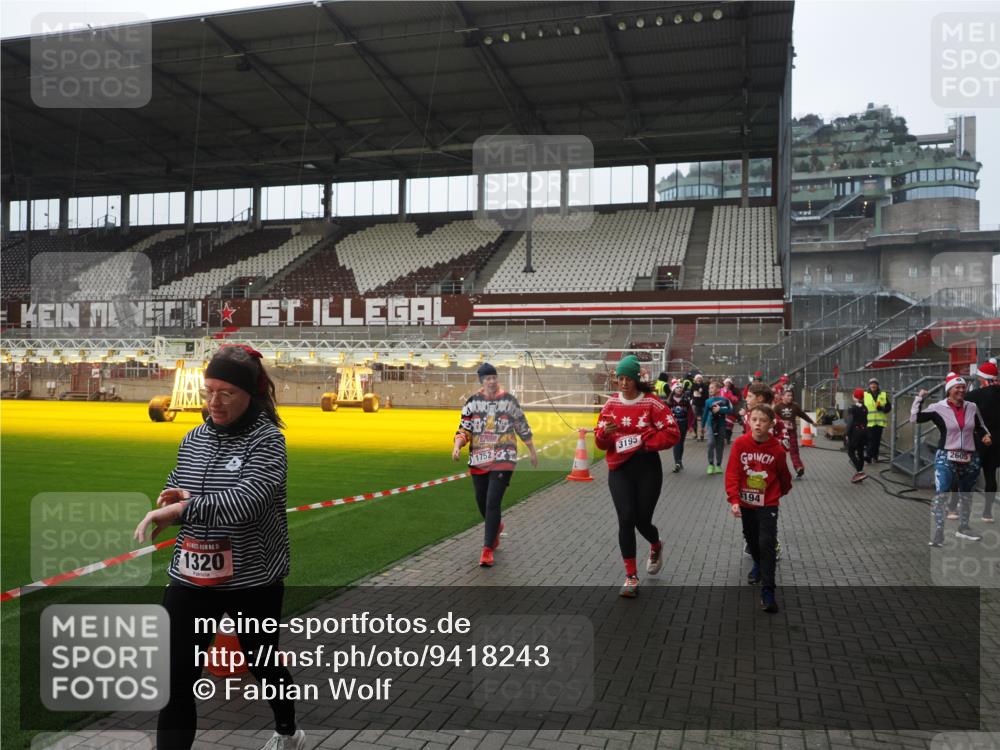 07.12.2025 - St. Pauli X-Mass-Run No. 15 Fabian Wolf http://msf.ph/oto/9418243 07.12.2025 11:24:45 Ziel 705, 1320, 1346, 1384, 1427, 1752, 2447, 2448, 2480, 2852, 2859, 2869, 3092, 3193, 3194, 3195, 3306, 4632 meine-sportfotos.de
