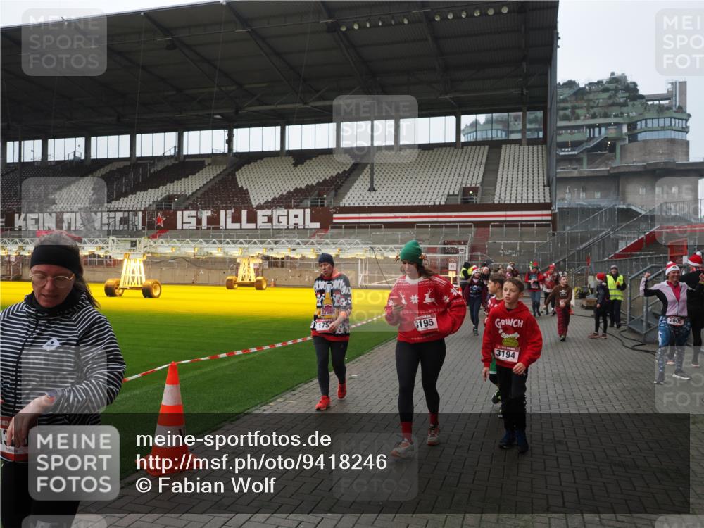 07.12.2025 - St. Pauli X-Mass-Run No. 15 Fabian Wolf http://msf.ph/oto/9418246 07.12.2025 11:24:46 Ziel 705, 1320, 1346, 1384, 1427, 1752, 2447, 2448, 2480, 2852, 2859, 2869, 3193, 3194, 3195, 3306, 4632 meine-sportfotos.de