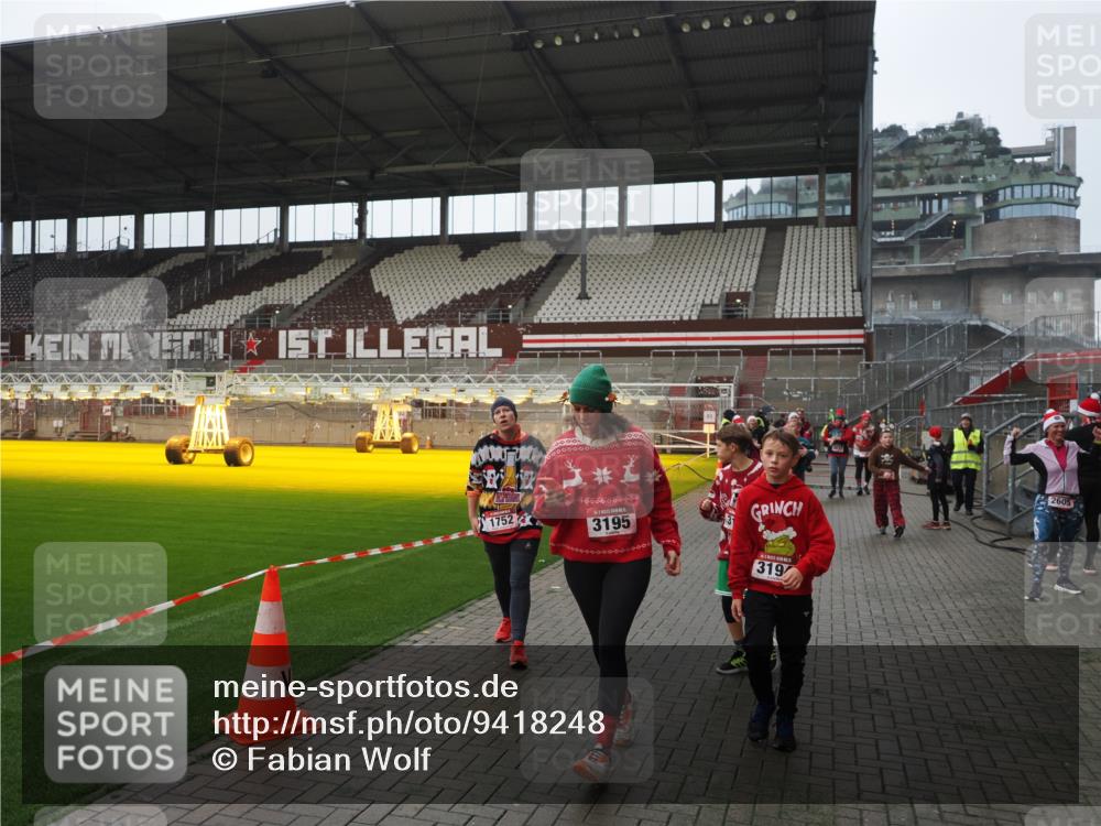 07.12.2025 - St. Pauli X-Mass-Run No. 15 Fabian Wolf http://msf.ph/oto/9418248 07.12.2025 11:24:46 Ziel 705, 1320, 1346, 1384, 1427, 1752, 2447, 2448, 2480, 2852, 2859, 2869, 3193, 3194, 3195, 3306, 4632 meine-sportfotos.de