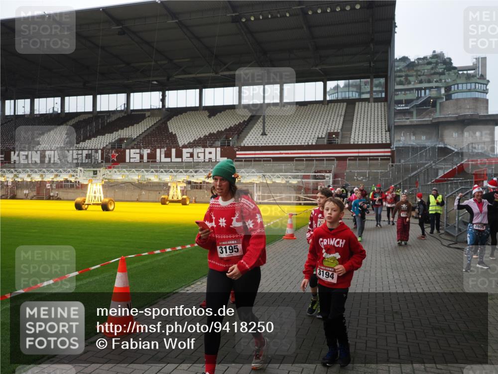 07.12.2025 - St. Pauli X-Mass-Run No. 15 Fabian Wolf http://msf.ph/oto/9418250 07.12.2025 11:24:46 Ziel 705, 1320, 1346, 1384, 1427, 1752, 2447, 2448, 2480, 2852, 2859, 2869, 3193, 3194, 3195, 3306, 4632 meine-sportfotos.de