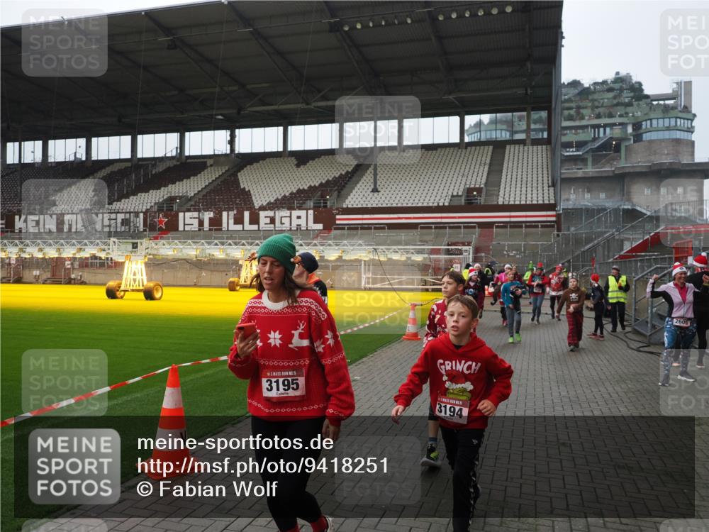 07.12.2025 - St. Pauli X-Mass-Run No. 15 Fabian Wolf http://msf.ph/oto/9418251 07.12.2025 11:24:47 Ziel 705, 1320, 1346, 1384, 1427, 1752, 2447, 2448, 2480, 2852, 2859, 2869, 3193, 3194, 3195, 3306, 3314, 4632 meine-sportfotos.de