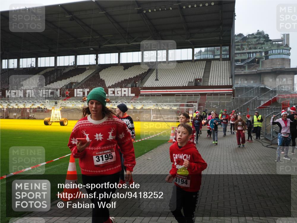 07.12.2025 - St. Pauli X-Mass-Run No. 15 Fabian Wolf http://msf.ph/oto/9418252 07.12.2025 11:24:47 Ziel 705, 1320, 1346, 1384, 1427, 1752, 2447, 2448, 2480, 2852, 2859, 2869, 3193, 3194, 3195, 3306, 3314, 4632 meine-sportfotos.de