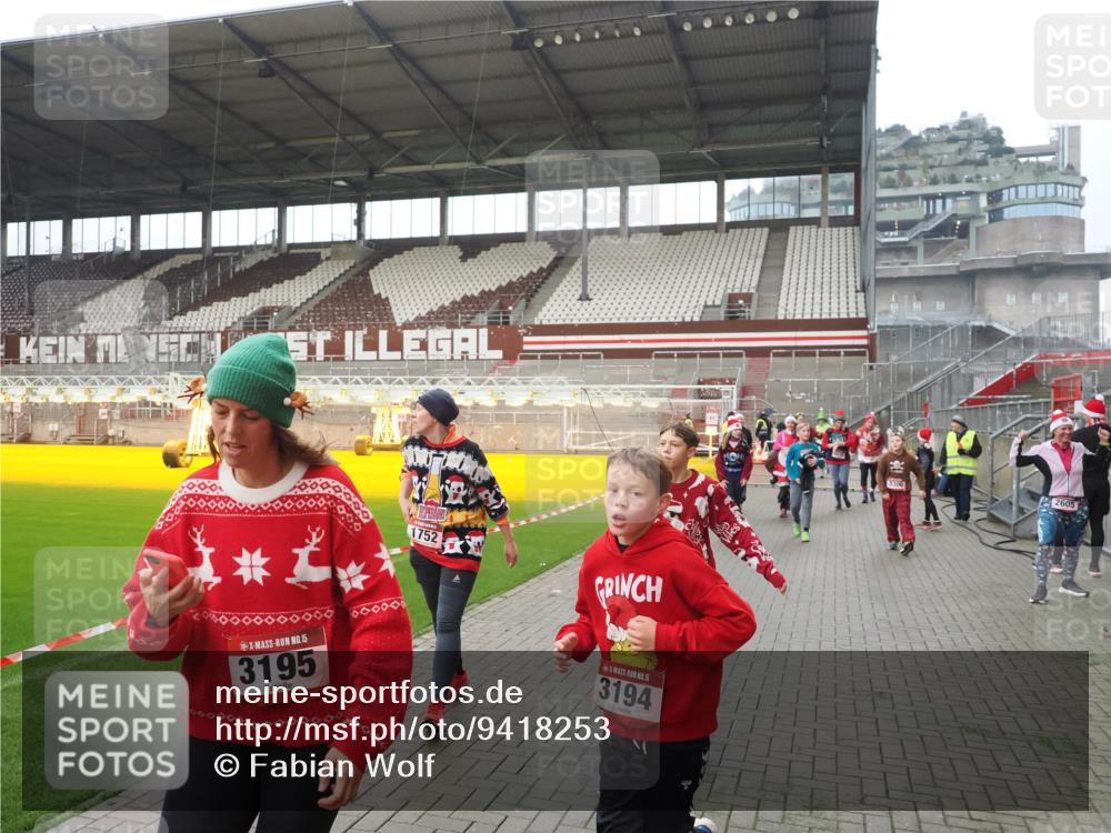 07.12.2025 - St. Pauli X-Mass-Run No. 15 Fabian Wolf http://msf.ph/oto/9418253 07.12.2025 11:24:47 Ziel 705, 1320, 1346, 1384, 1427, 1752, 2447, 2448, 2480, 2852, 2859, 2869, 3193, 3194, 3195, 3306, 3314, 4632 meine-sportfotos.de
