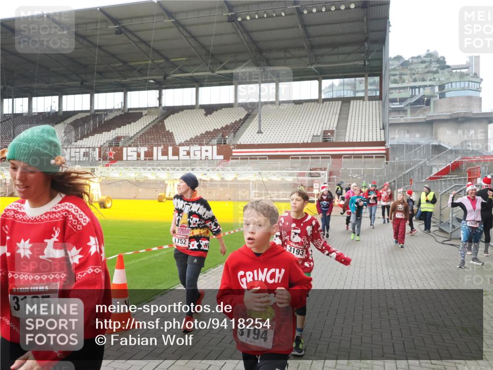 07.12.2025 - St. Pauli X-Mass-Run No. 15 Fabian Wolf http://msf.ph/oto/9418254 07.12.2025 11:24:47 Ziel 705, 1320, 1346, 1384, 1427, 1752, 2447, 2448, 2480, 2852, 2859, 2869, 3193, 3194, 3195, 3306, 3314, 4632 meine-sportfotos.de