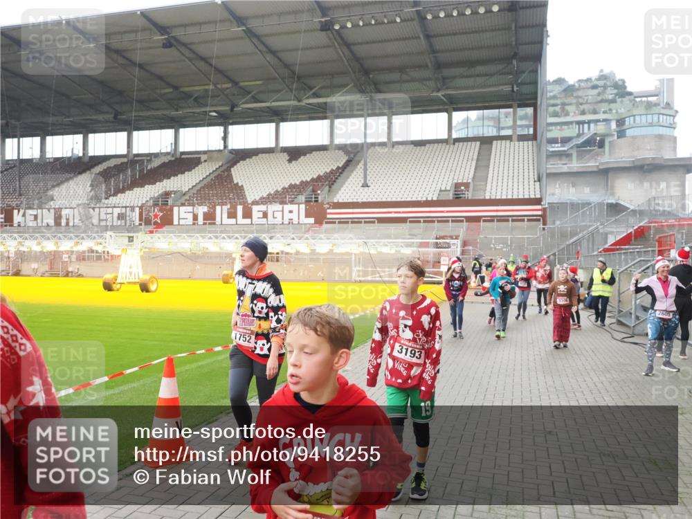 07.12.2025 - St. Pauli X-Mass-Run No. 15 Fabian Wolf http://msf.ph/oto/9418255 07.12.2025 11:24:47 Ziel 705, 1320, 1346, 1384, 1427, 1752, 2447, 2448, 2480, 2852, 2859, 2869, 3193, 3194, 3195, 3306, 3314, 4632 meine-sportfotos.de
