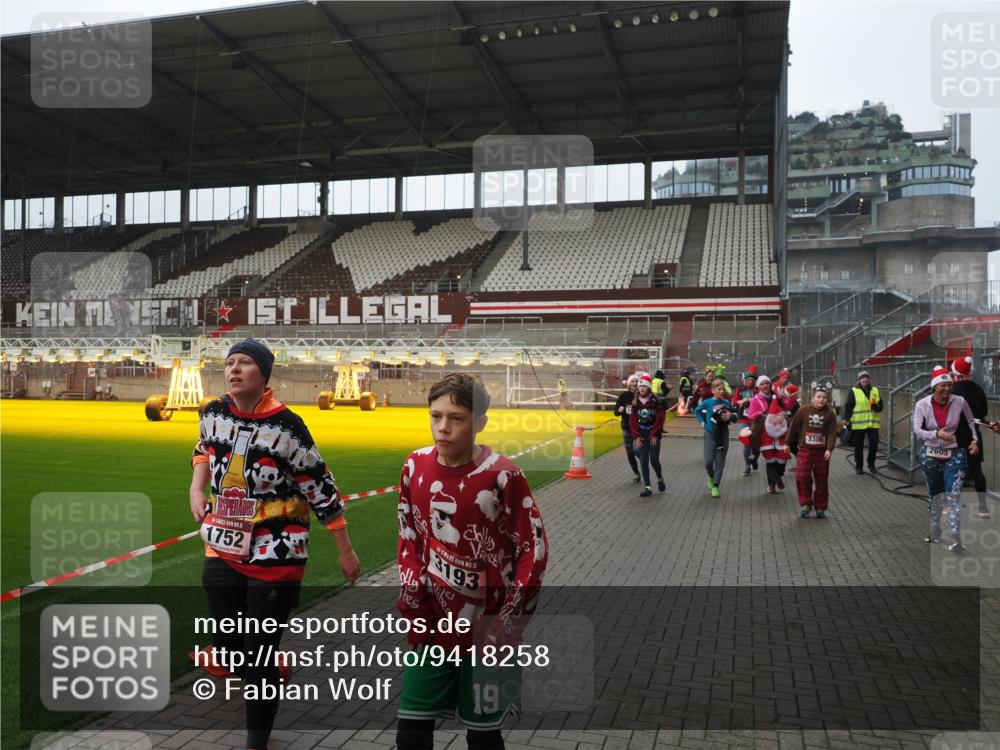 07.12.2025 - St. Pauli X-Mass-Run No. 15 Fabian Wolf http://msf.ph/oto/9418258 07.12.2025 11:24:48 Ziel 705, 1320, 1346, 1384, 1427, 1752, 2447, 2448, 2480, 2852, 2859, 2869, 3193, 3194, 3195, 3306, 3314, 4632 meine-sportfotos.de