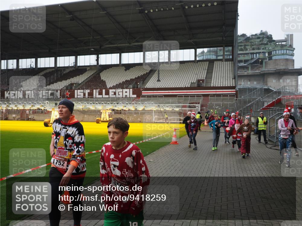 07.12.2025 - St. Pauli X-Mass-Run No. 15 Fabian Wolf http://msf.ph/oto/9418259 07.12.2025 11:24:48 Ziel 705, 1320, 1346, 1384, 1427, 1752, 2447, 2448, 2480, 2852, 2859, 2869, 3193, 3194, 3195, 3306, 3314, 4632 meine-sportfotos.de