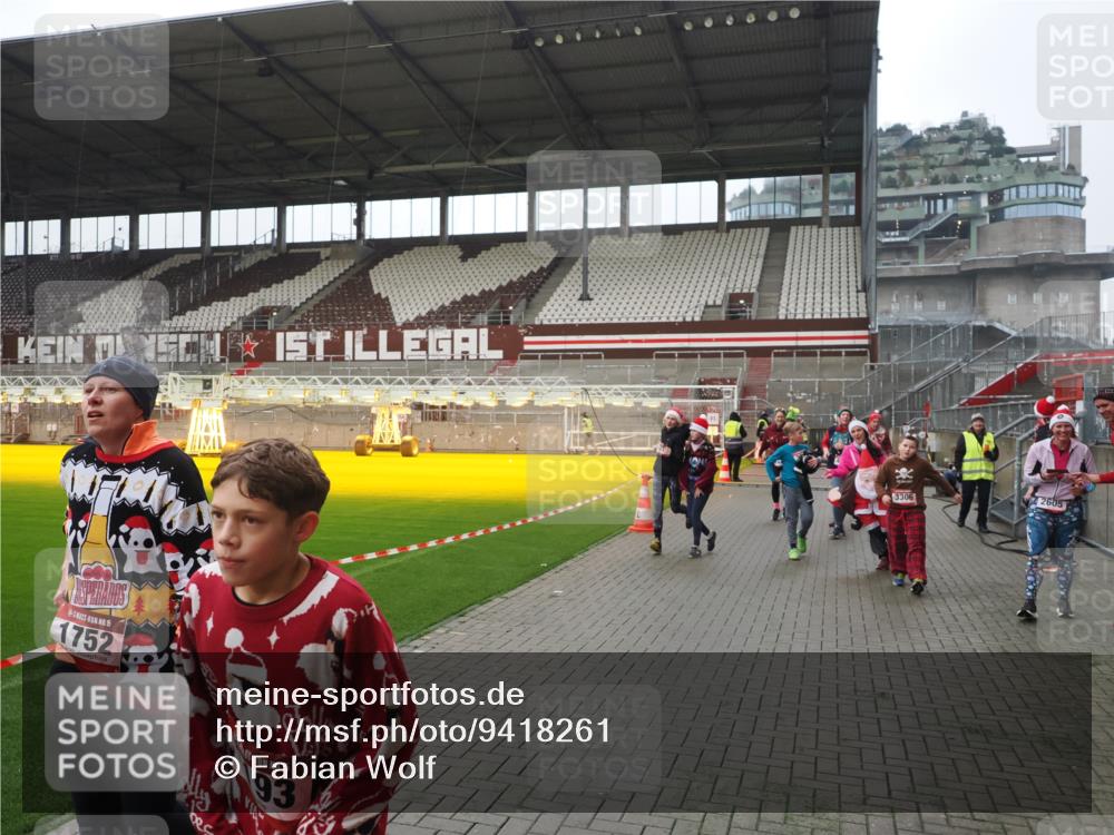 07.12.2025 - St. Pauli X-Mass-Run No. 15 Fabian Wolf http://msf.ph/oto/9418261 07.12.2025 11:24:49 Ziel 705, 1320, 1346, 1384, 1427, 1752, 2447, 2448, 2480, 2852, 2859, 2869, 3193, 3194, 3195, 3306, 3314, 4632 meine-sportfotos.de