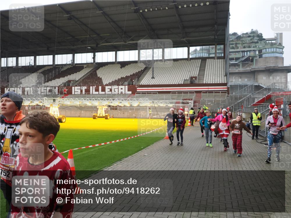 07.12.2025 - St. Pauli X-Mass-Run No. 15 Fabian Wolf http://msf.ph/oto/9418262 07.12.2025 11:24:49 Ziel 705, 1320, 1346, 1384, 1427, 1752, 2447, 2448, 2480, 2852, 2859, 2869, 3193, 3194, 3195, 3306, 3314, 4632 meine-sportfotos.de