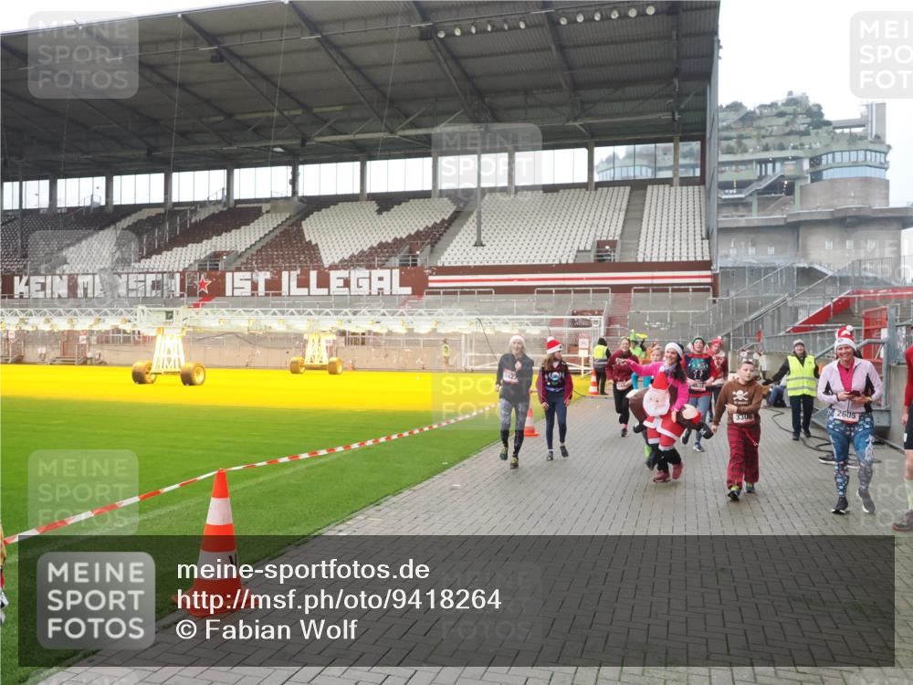 07.12.2025 - St. Pauli X-Mass-Run No. 15 Fabian Wolf http://msf.ph/oto/9418264 07.12.2025 11:24:49 Ziel 705, 1320, 1346, 1384, 1427, 1752, 2447, 2448, 2480, 2852, 2859, 2869, 3193, 3194, 3195, 3306, 3314, 4632 meine-sportfotos.de