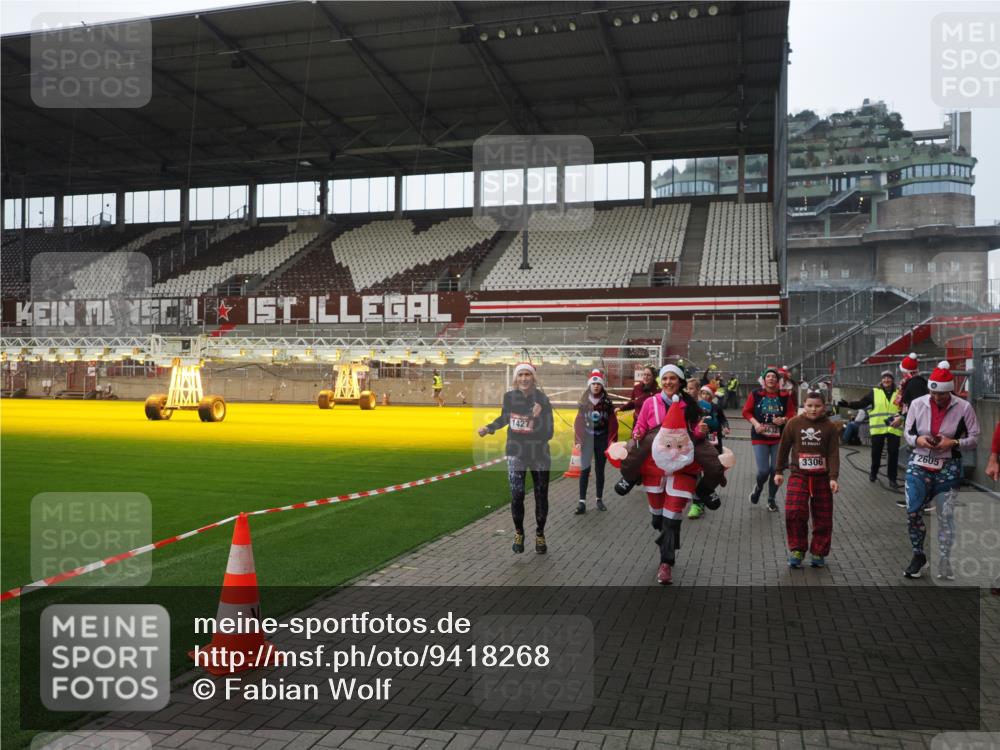 07.12.2025 - St. Pauli X-Mass-Run No. 15 Fabian Wolf http://msf.ph/oto/9418268 07.12.2025 11:24:50 Ziel 705, 1320, 1346, 1384, 1427, 1752, 2447, 2448, 2480, 2859, 2869, 3193, 3194, 3195, 3306, 3314, 4632 meine-sportfotos.de