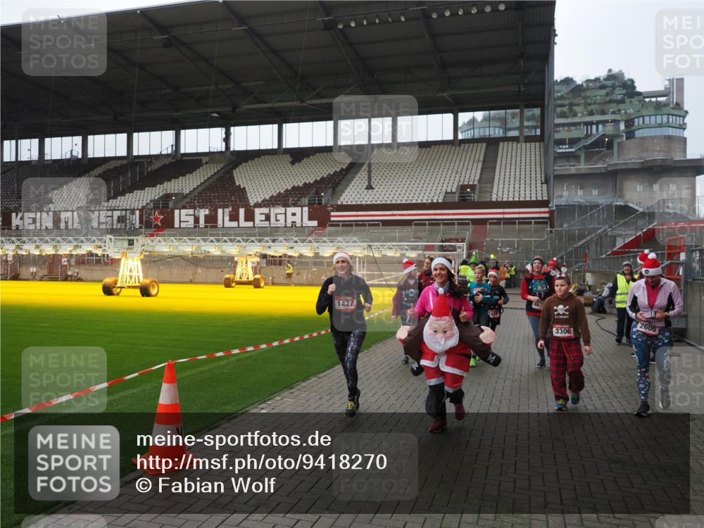 07.12.2025 - St. Pauli X-Mass-Run No. 15 Fabian Wolf http://msf.ph/oto/9418270 07.12.2025 11:24:51 Ziel 705, 1320, 1346, 1384, 1427, 1752, 2447, 2448, 2859, 2869, 3193, 3194, 3195, 3306, 3314, 4632 meine-sportfotos.de