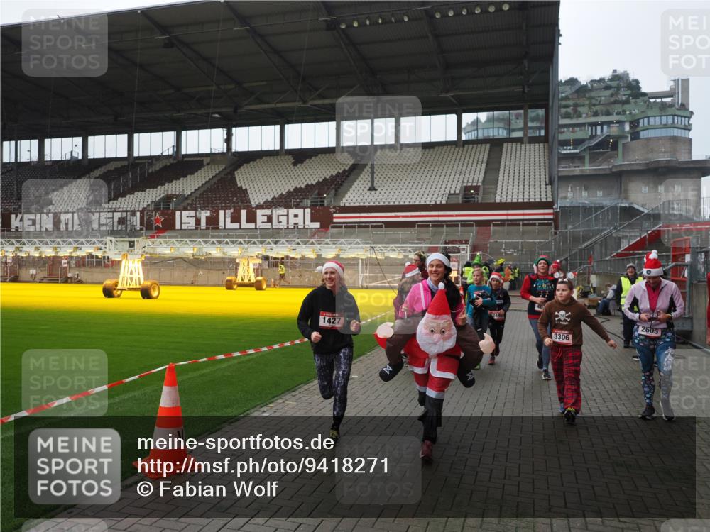 07.12.2025 - St. Pauli X-Mass-Run No. 15 Fabian Wolf http://msf.ph/oto/9418271 07.12.2025 11:24:51 Ziel 705, 1320, 1346, 1384, 1427, 1752, 2447, 2448, 2859, 2869, 3193, 3194, 3195, 3306, 3314, 4632 meine-sportfotos.de