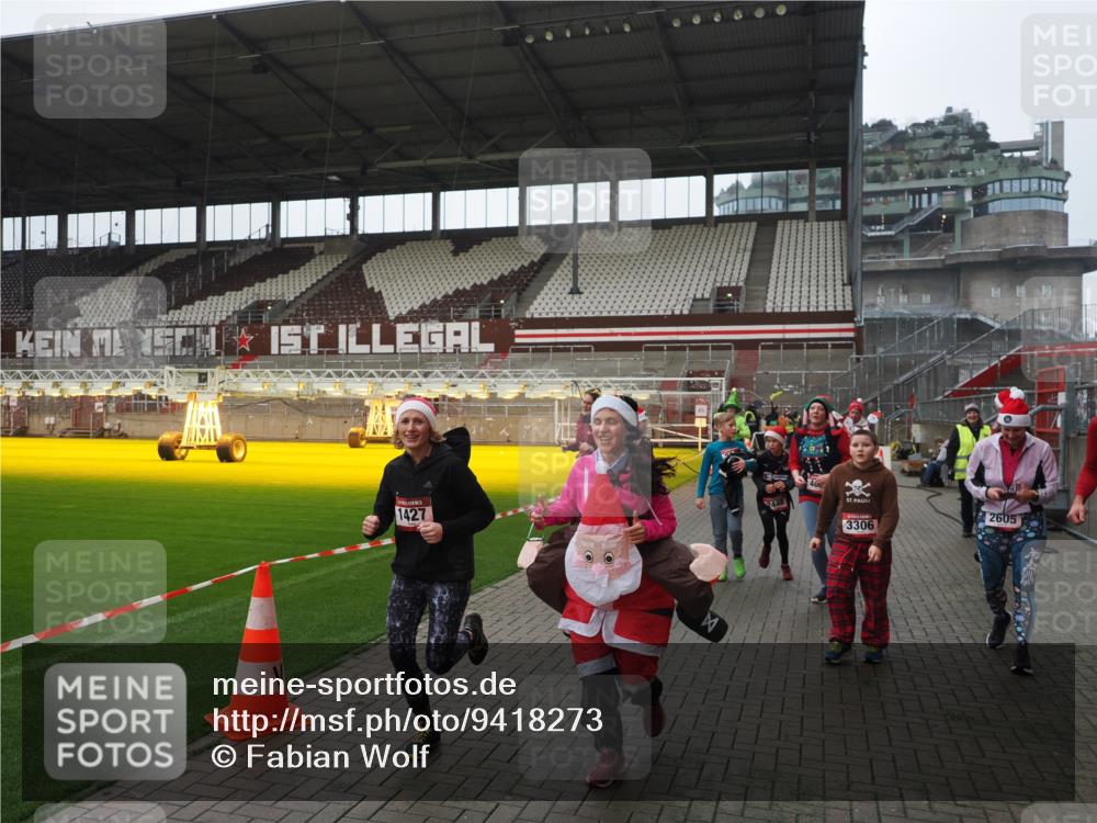 07.12.2025 - St. Pauli X-Mass-Run No. 15 Fabian Wolf http://msf.ph/oto/9418273 07.12.2025 11:24:51 Ziel 705, 1320, 1346, 1384, 1427, 1752, 2447, 2448, 2859, 2869, 3193, 3194, 3195, 3306, 3314, 4632 meine-sportfotos.de