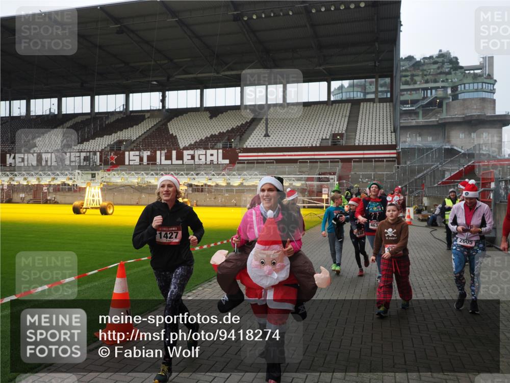 07.12.2025 - St. Pauli X-Mass-Run No. 15 Fabian Wolf http://msf.ph/oto/9418274 07.12.2025 11:24:51 Ziel 705, 1320, 1346, 1384, 1427, 1752, 2447, 2448, 2859, 2869, 3193, 3194, 3195, 3306, 3314, 4632 meine-sportfotos.de