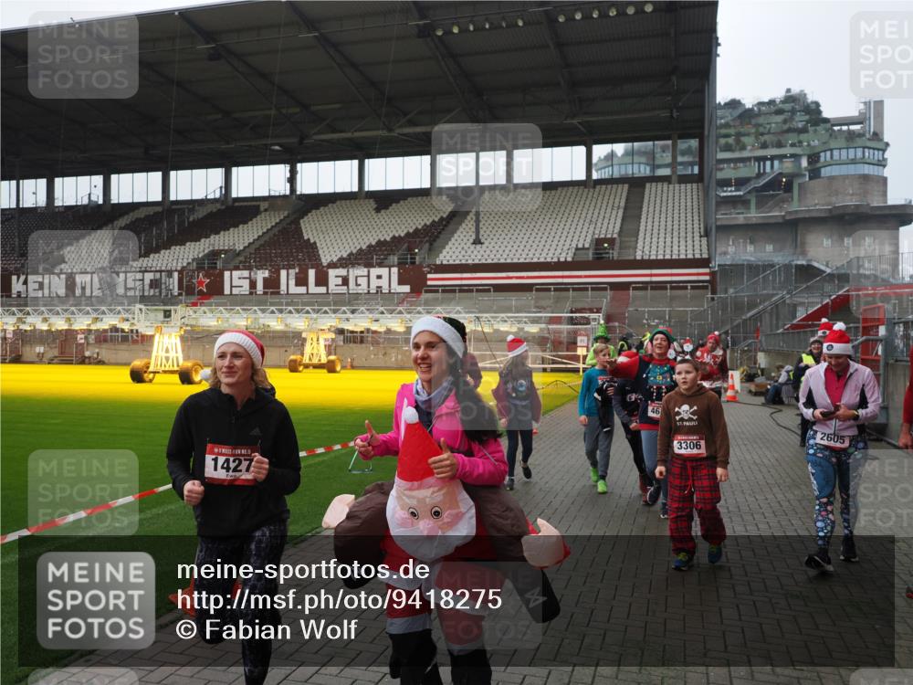 07.12.2025 - St. Pauli X-Mass-Run No. 15 Fabian Wolf http://msf.ph/oto/9418275 07.12.2025 11:24:52 Ziel 705, 1346, 1384, 1427, 1752, 2447, 2859, 2869, 3193, 3195, 3306, 3314, 4632 meine-sportfotos.de