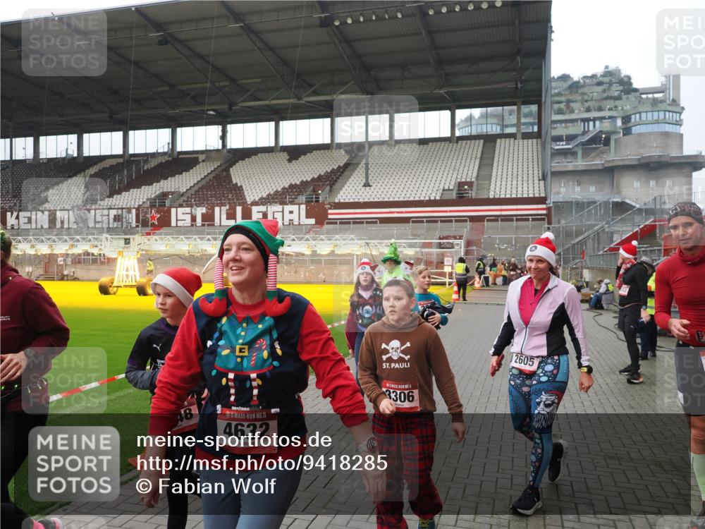 07.12.2025 - St. Pauli X-Mass-Run No. 15 Fabian Wolf http://msf.ph/oto/9418285 07.12.2025 11:24:54 Ziel 705, 1346, 1384, 1427, 2447, 2859, 2869, 3193, 3195, 3306, 3314, 4632 meine-sportfotos.de
