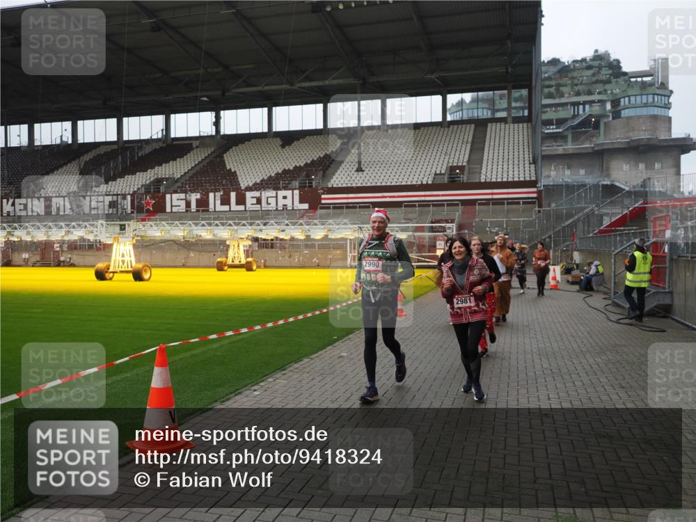 07.12.2025 - St. Pauli X-Mass-Run No. 15 Fabian Wolf http://msf.ph/oto/9418324 07.12.2025 11:25:07 Ziel 470, 473, 1527, 1544, 1855, 1858, 1961, 2151, 2193, 2981, 2990, 3126, 3314, 5003 meine-sportfotos.de