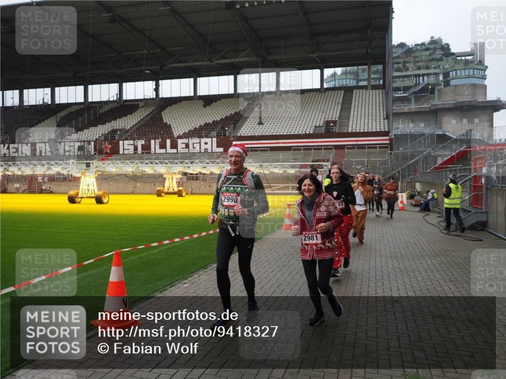 07.12.2025 - St. Pauli X-Mass-Run No. 15 Fabian Wolf http://msf.ph/oto/9418327 07.12.2025 11:25:08 Ziel 470, 473, 1527, 1544, 1855, 1858, 1961, 2151, 2193, 2981, 2990, 3126, 5003 meine-sportfotos.de