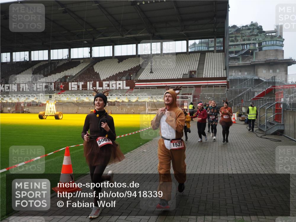 07.12.2025 - St. Pauli X-Mass-Run No. 15 Fabian Wolf http://msf.ph/oto/9418339 07.12.2025 11:25:10 Ziel 470, 473, 1527, 1544, 1855, 1858, 1961, 2151, 2193, 2244, 2981, 2990, 3126, 5003 meine-sportfotos.de