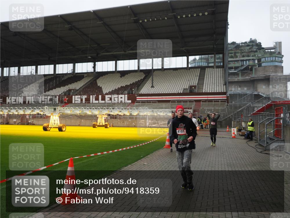 07.12.2025 - St. Pauli X-Mass-Run No. 15 Fabian Wolf http://msf.ph/oto/9418359 07.12.2025 11:25:22 Ziel 1544, 1961, 2151, 2244, 3126, 3290, 3296, 3301, 4101, 5003 meine-sportfotos.de