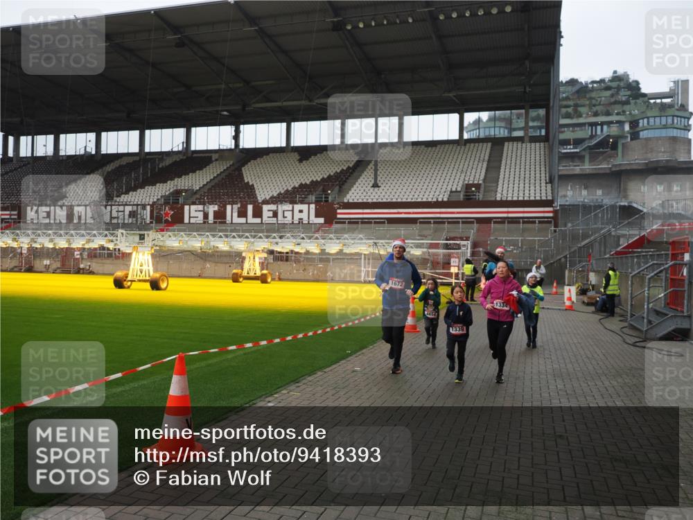 07.12.2025 - St. Pauli X-Mass-Run No. 15 Fabian Wolf http://msf.ph/oto/9418393 07.12.2025 11:25:41 Ziel 1334, 1339, 1379, 1388, 1593, 1672, 2498, 4654, 4825 meine-sportfotos.de