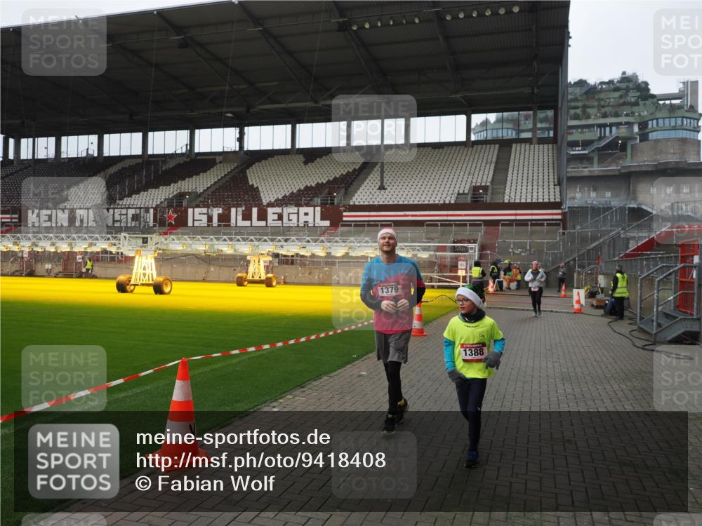 07.12.2025 - St. Pauli X-Mass-Run No. 15 Fabian Wolf http://msf.ph/oto/9418408 07.12.2025 11:25:44 Ziel 1334, 1339, 1379, 1388, 1593, 1672, 2498, 4654, 4825 meine-sportfotos.de