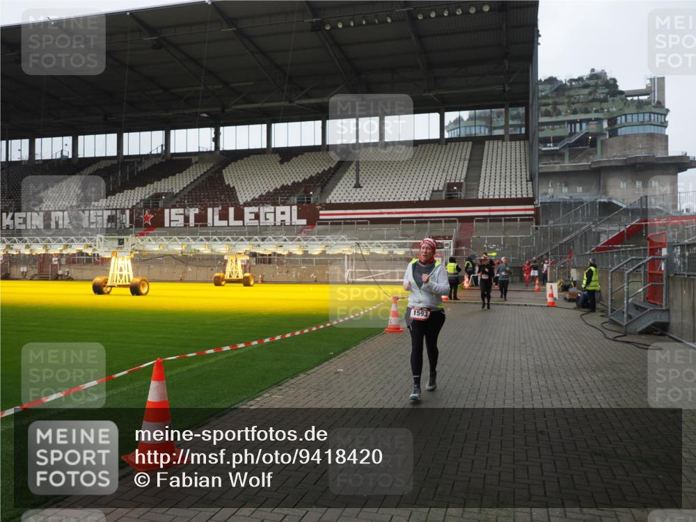 07.12.2025 - St. Pauli X-Mass-Run No. 15 Fabian Wolf http://msf.ph/oto/9418420 07.12.2025 11:25:49 Ziel 1334, 1339, 1379, 1388, 1593, 1672, 2055, 2498, 3050, 3051, 4654, 4825 meine-sportfotos.de