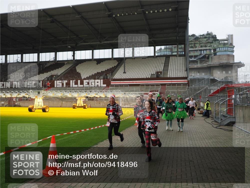 07.12.2025 - St. Pauli X-Mass-Run No. 15 Fabian Wolf http://msf.ph/oto/9418496 07.12.2025 11:26:17 Ziel 610, 624, 1345, 1498, 1501, 1632, 2059, 2063, 2066, 2069, 2074, 2088, 2124, 2161, 2198, 2255, 2257, 2260, 2265, 2637, 2786, 2795, 3094, 3217, 3257, 3258, 3260, 3261, 3607 meine-sportfotos.de