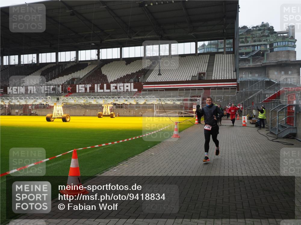 07.12.2025 - St. Pauli X-Mass-Run No. 15 Fabian Wolf http://msf.ph/oto/9418834 07.12.2025 11:28:23 Ziel 2162, 2163, 2164, 2808, 2845, 3074, 3599, 3670, 4653 meine-sportfotos.de